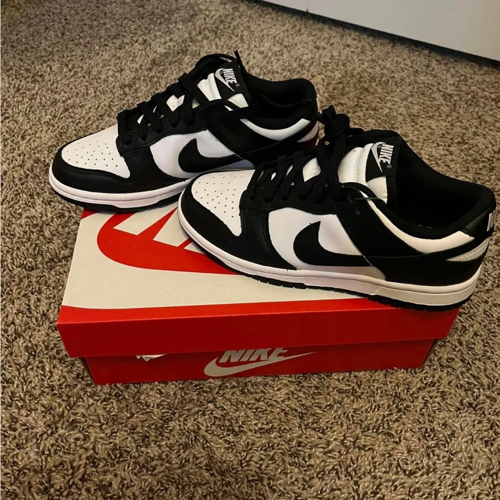 Woman’s size 5 Nike panda dunk